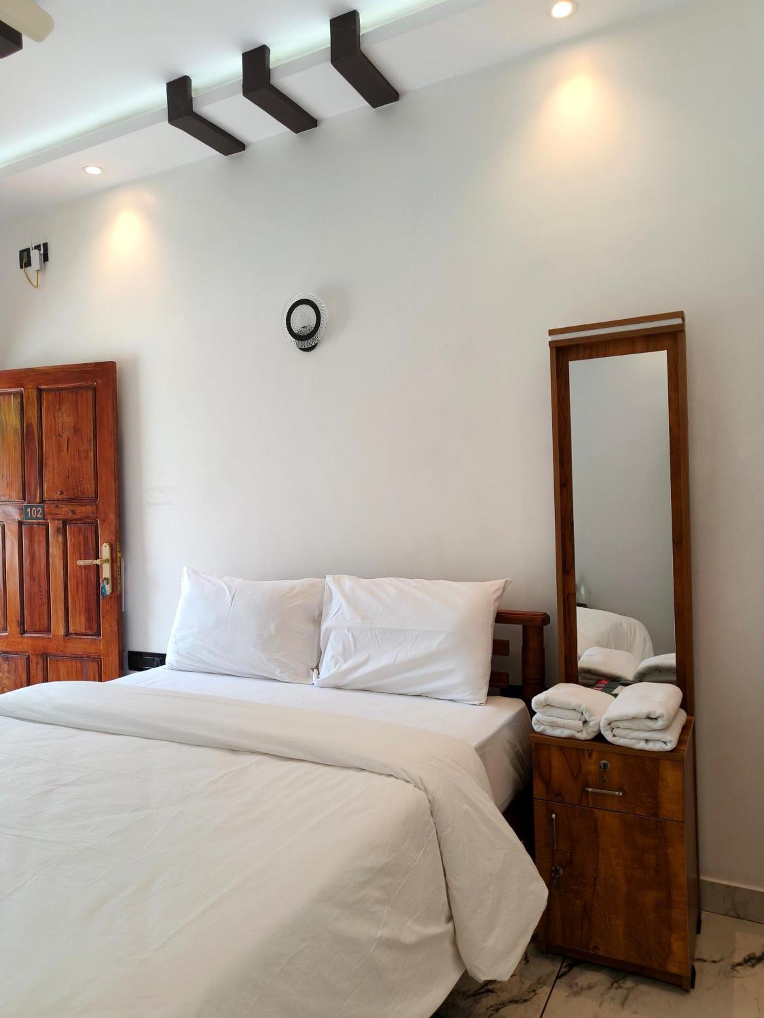 Wavealokam Beach Retreat Варкала Экстерьер фото